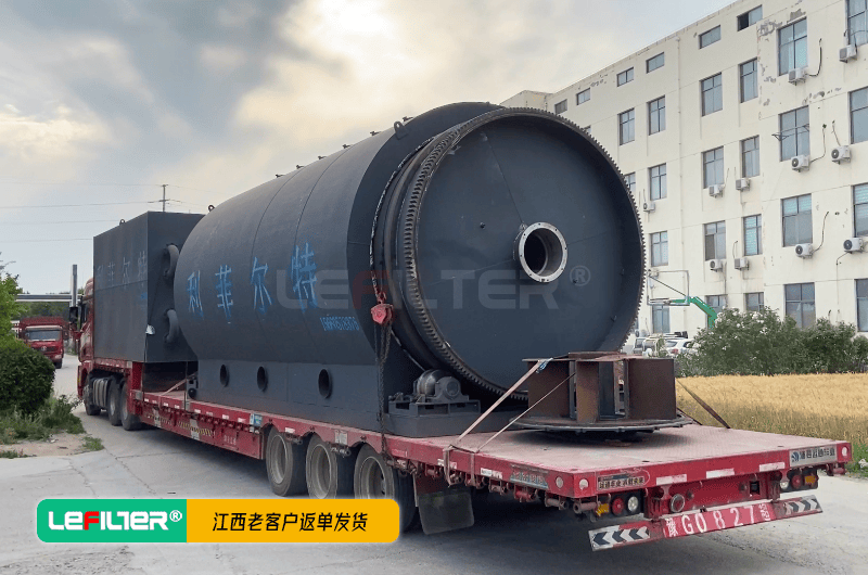 江西老客戶返單2套鋁塑煉油設(shè)備裝車(chē)發(fā)貨